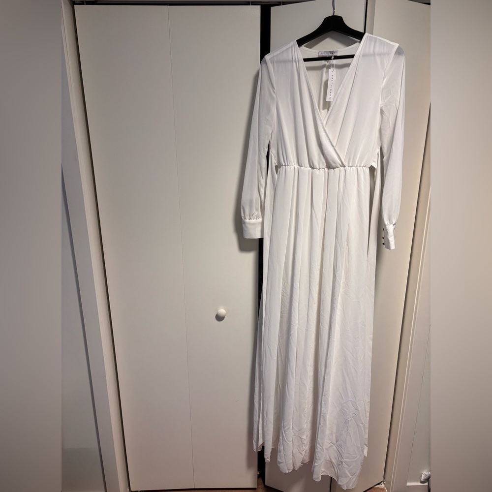 Baltic Born White Long Sleeve V‑Neck Maxi Dress